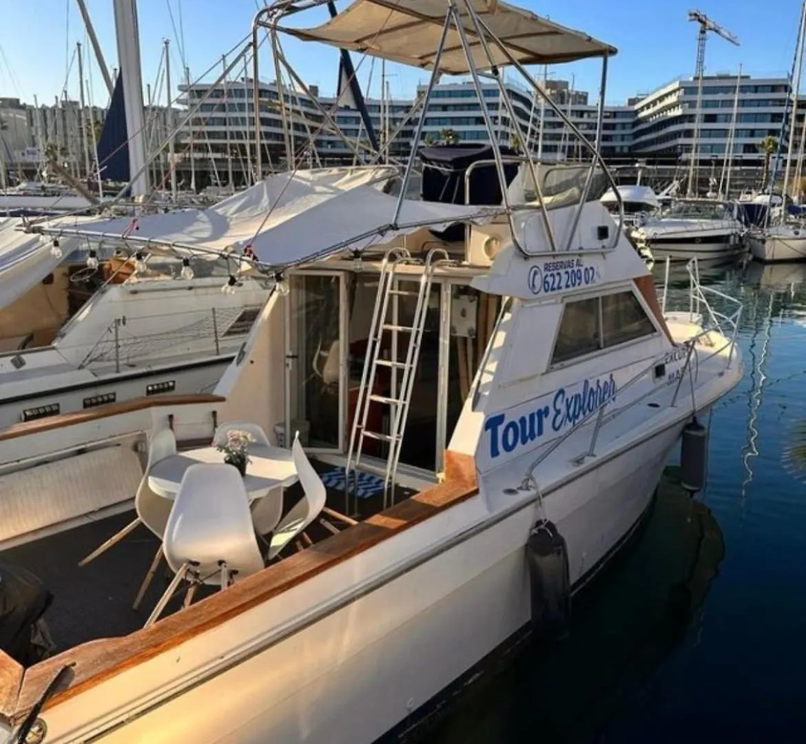 Hotel Motorboat In The Harbor Barcelona Hiszpania